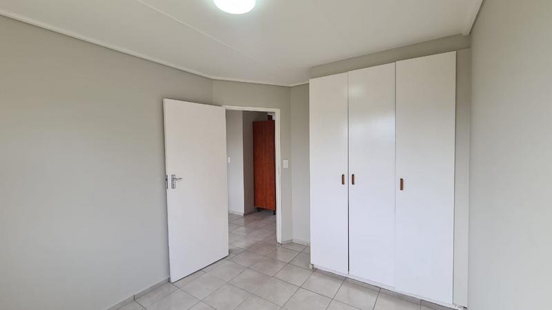 2 Bedroom Property for Sale in Oakglen Western Cape